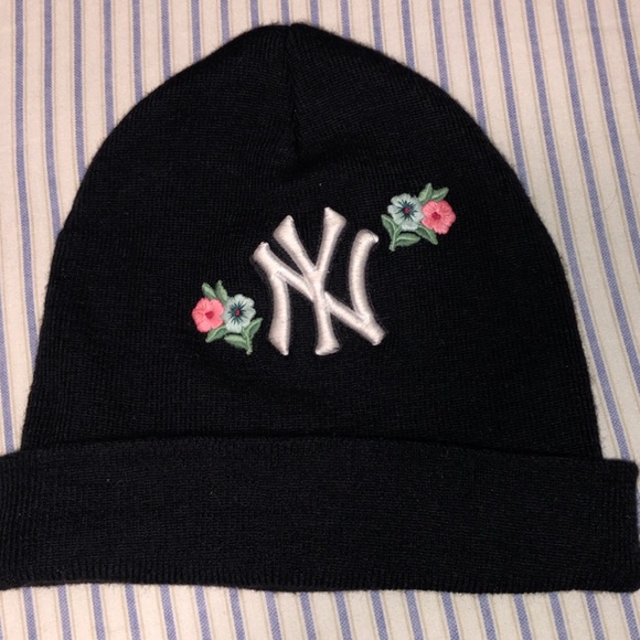 Gucci MLB Floral Knit Hat - Picture 3 of 5